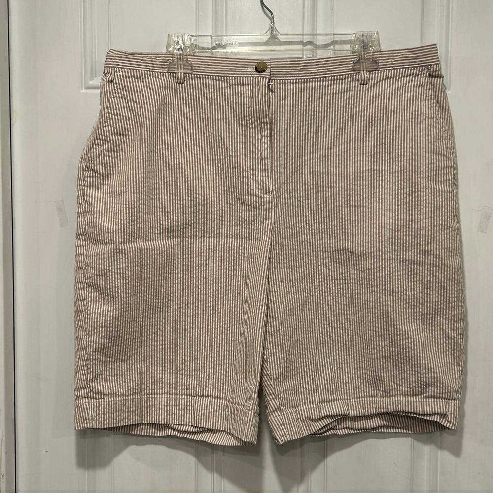 Lands’ End Shorts Women’s Size 18;Mid Rise Tan/White Seersucker Cotton Blend